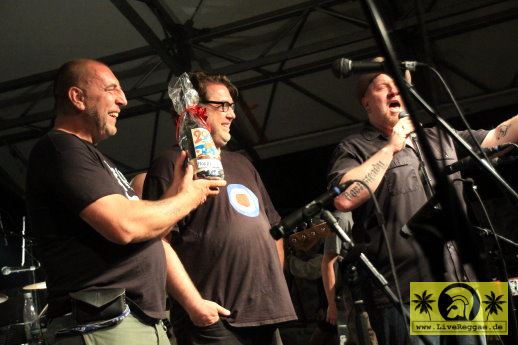 Dr. Ring Ding (D) and Friends (El Bosso, Jackie Mendez, Dani Radic, Leo) 20 Jahre This Is Ska Festival Birthday Bash - Wasserburg, Rosslau 25.06.2016 (13).JPG